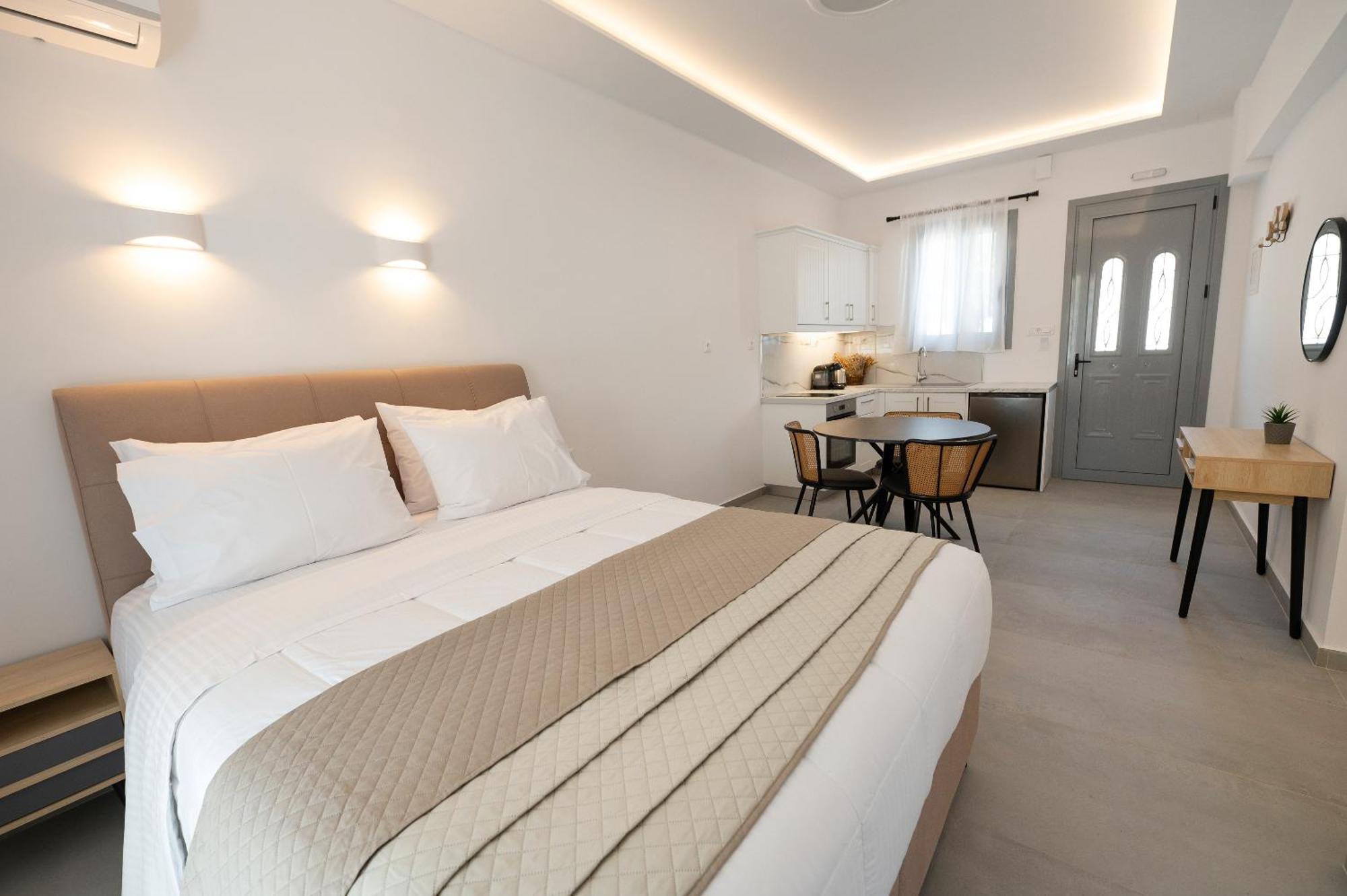 Sophie's 3&4 * Poros Town